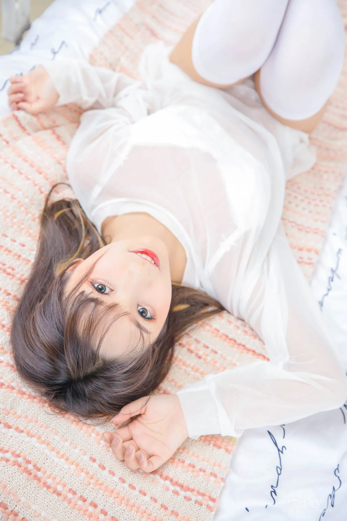 [Cosplay] Shenle Banzhen Dong "Okaeri" White Silk Cat Paws Photo Set photo 32