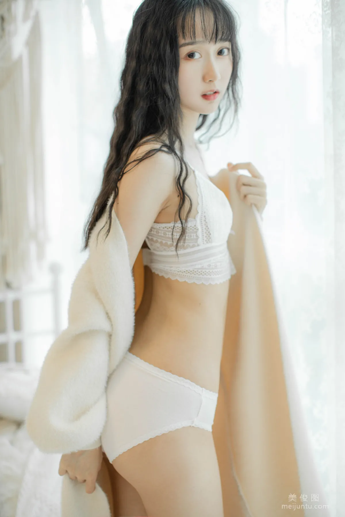 [Cosplay Photo Set] Mu Mianmian OwO - Lingerie Private Shoot photo 8