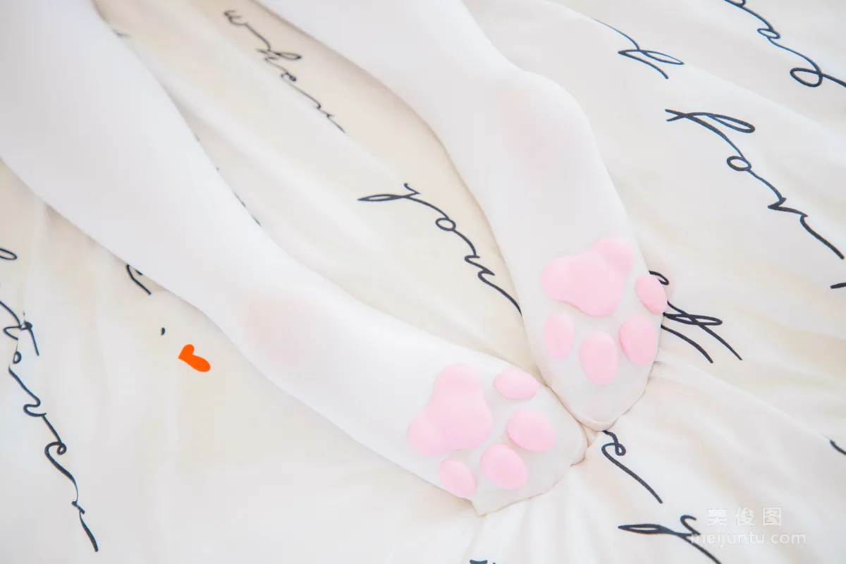 [Cosplay] Shenle Banzhen Dong "Okaeri" White Silk Cat Paws Photo Set photo 59