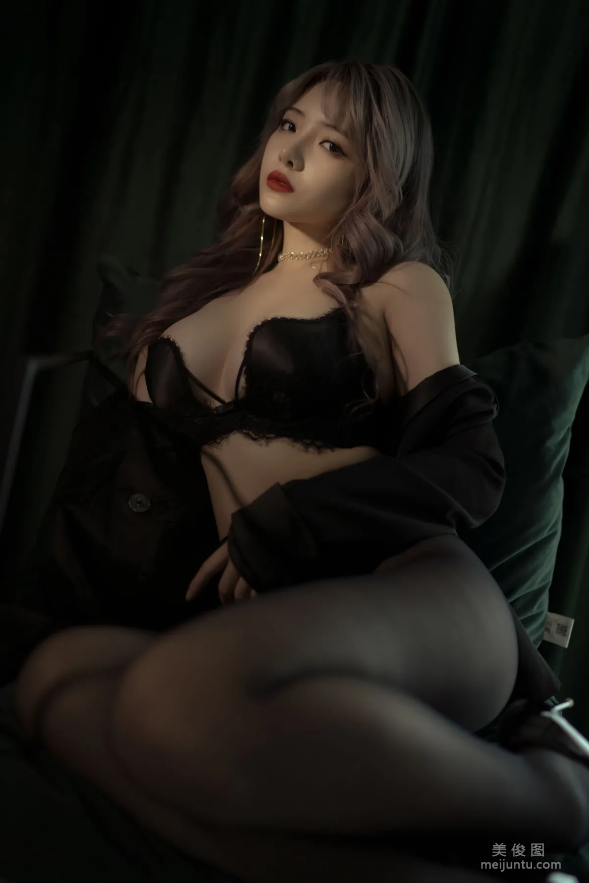 [Cosplay] Anime Blogger Wenmei - Black Stockings Suit photo 15