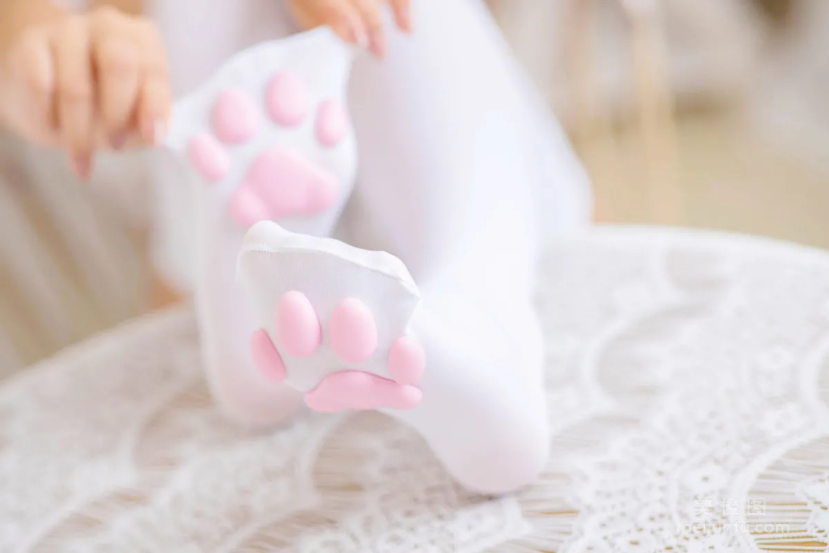 [Cosplay] Shenle Banzhen Dong "Okaeri" White Silk Cat Paws Photo Set photo 46