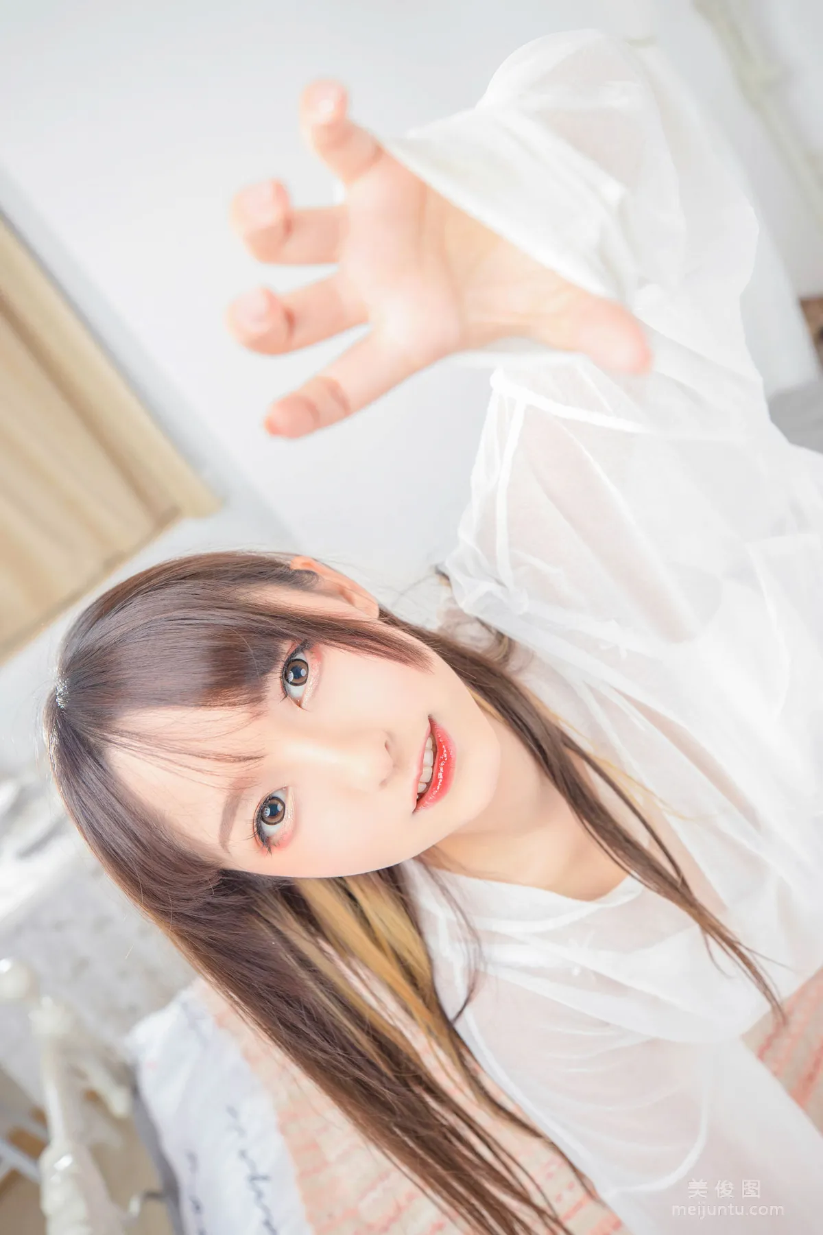 [Cosplay] Shenle Banzhen Dong "Okaeri" White Silk Cat Paws Photo Set photo 27