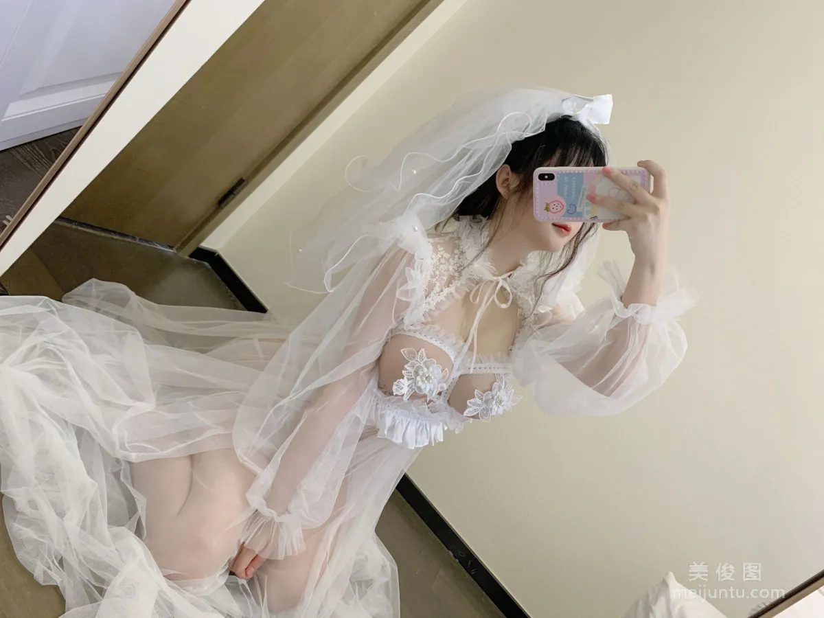 [Cosplay] 蜜桃少女是依酱呀 - 花嫁 写真集1