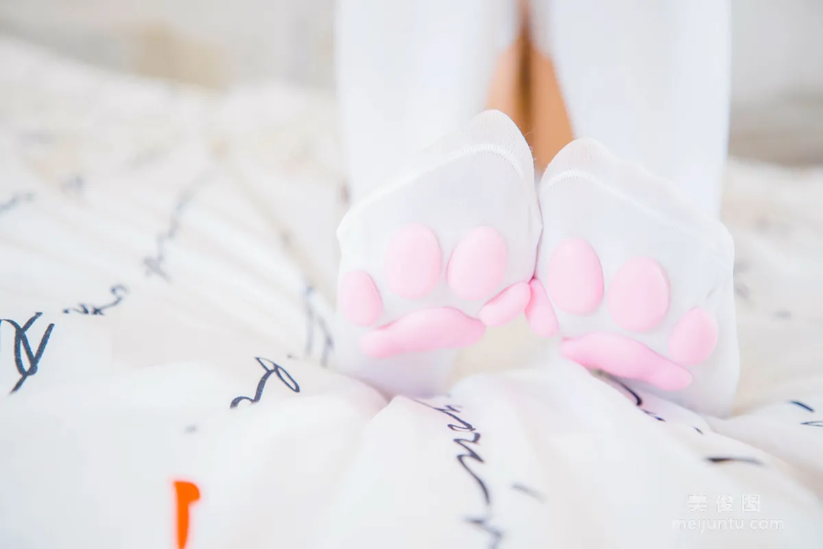[Cosplay] Shenle Banzhen Dong "Okaeri" White Silk Cat Paws Photo Set photo 62