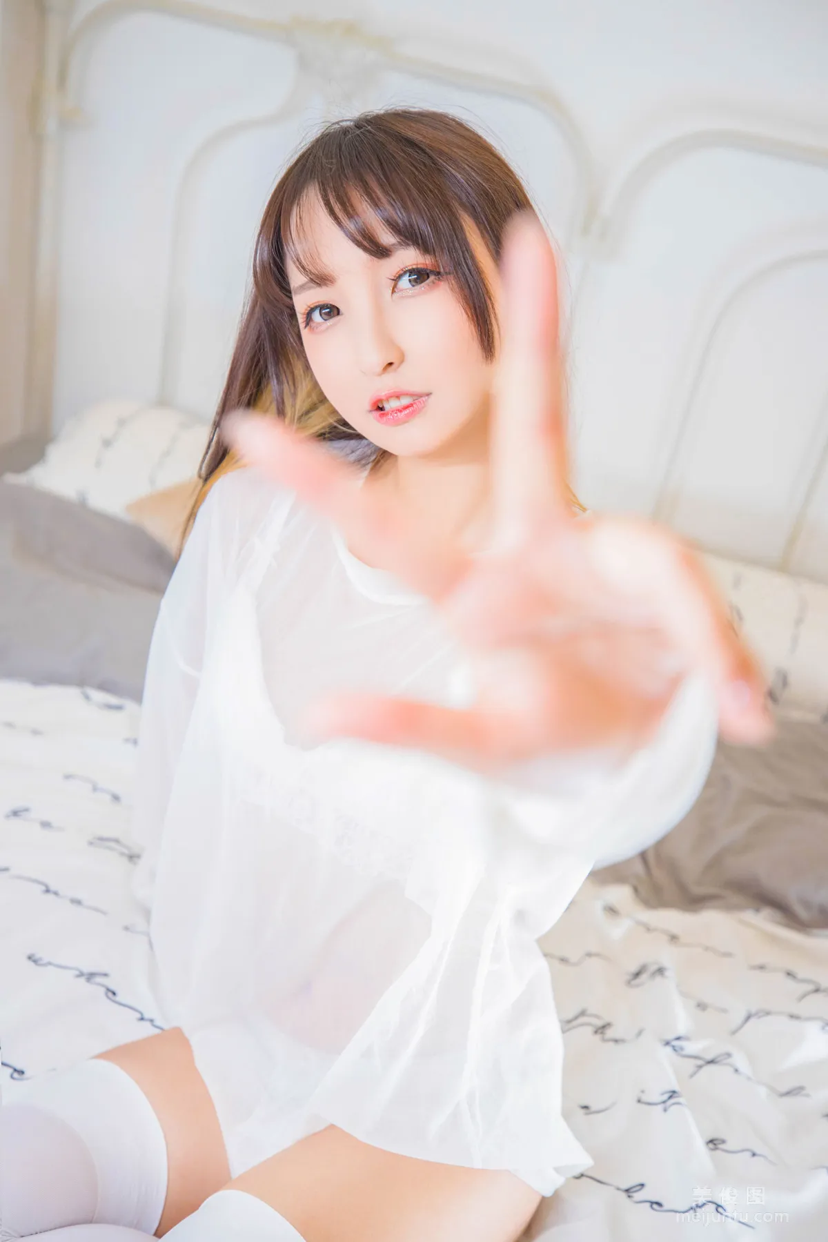 [Cosplay] Shenle Banzhen Dong "Okaeri" White Silk Cat Paws Photo Set photo 86