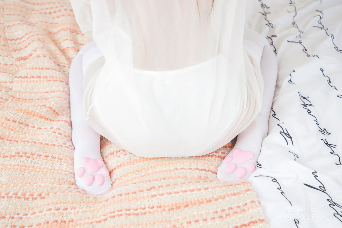 [Cosplay] Shenle Banzhen Dong "Okaeri" White Silk Cat Paws Photo Set photo 15