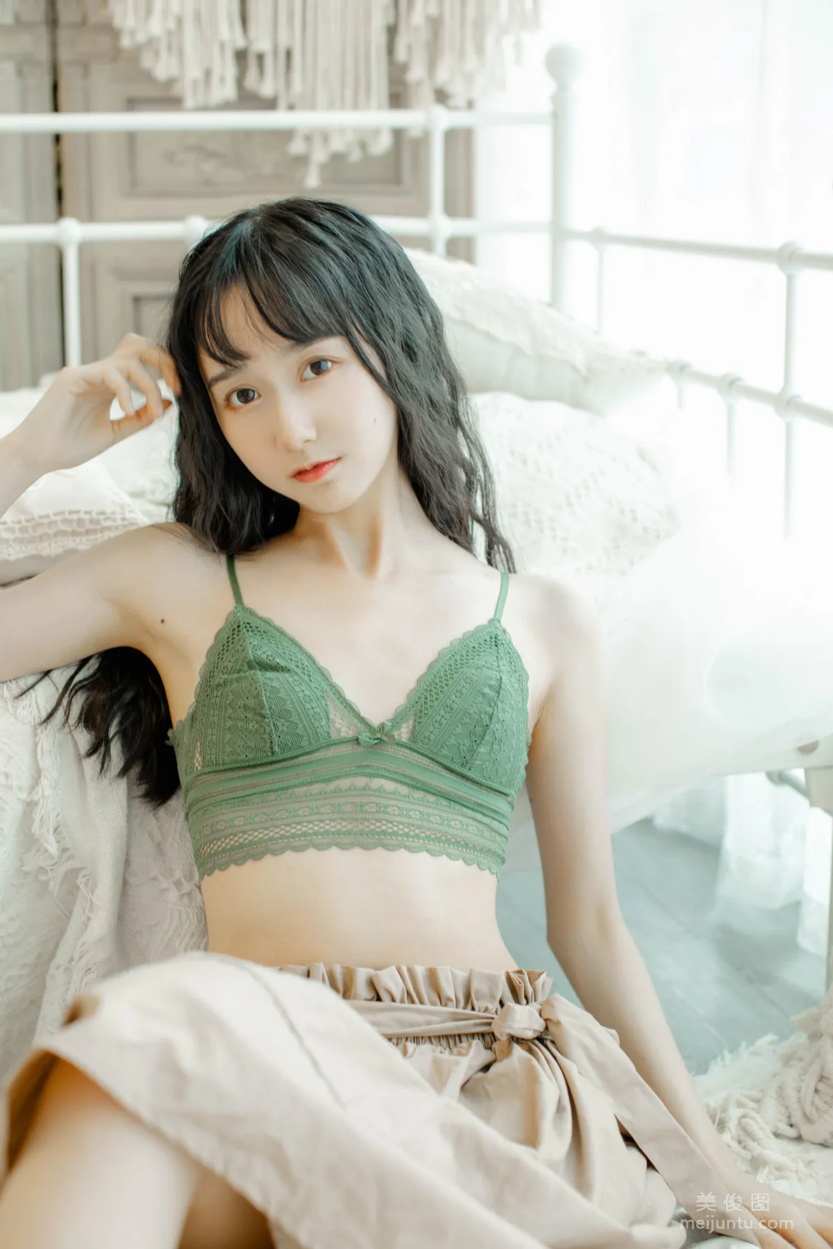 [Cosplay Photo Set] Mu Mianmian OwO - Lingerie Private Shoot photo 17
