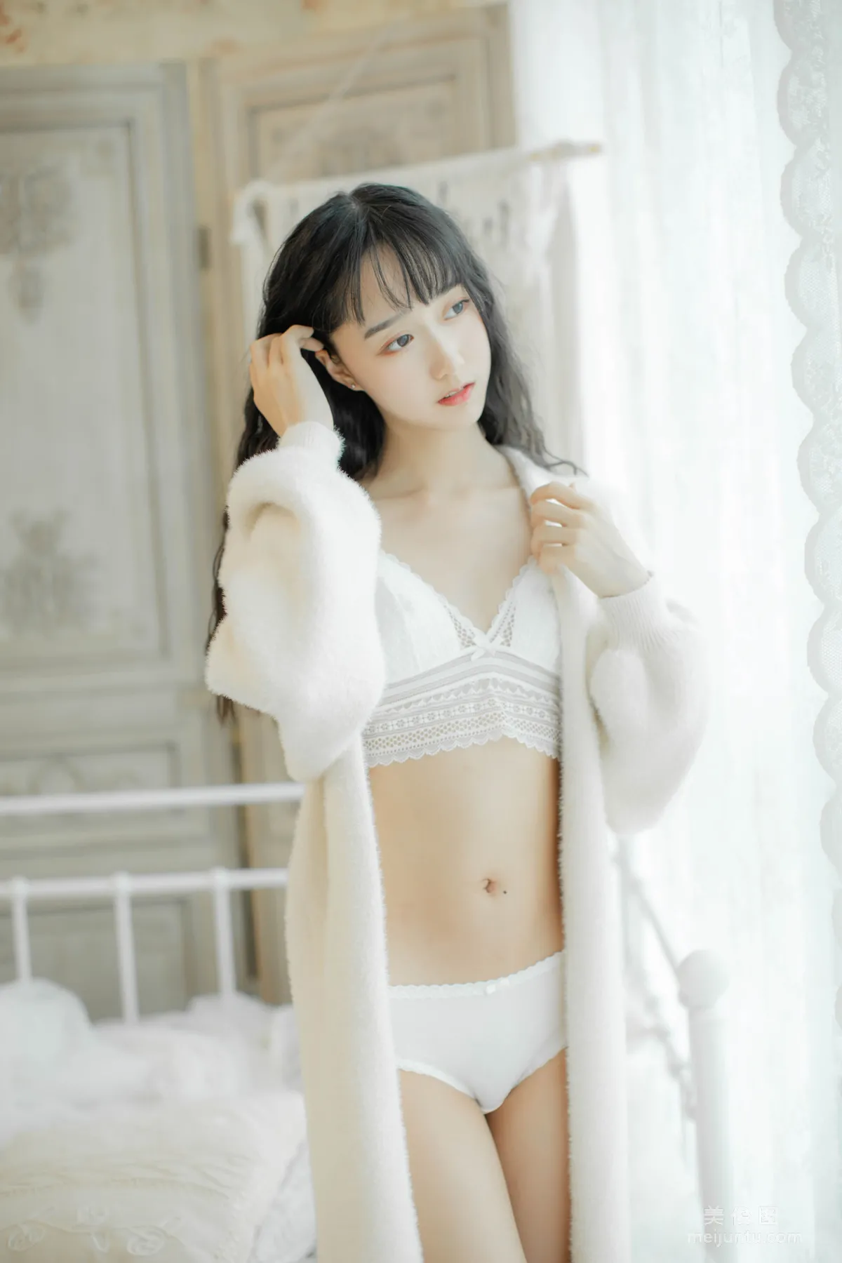 [Cosplay Photo Set] Mu Mianmian OwO - Lingerie Private Shoot photo 6