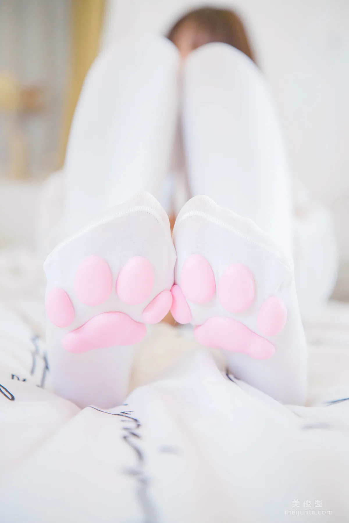 [Cosplay] Shenle Banzhen Dong "Okaeri" White Silk Cat Paws Photo Set photo 60
