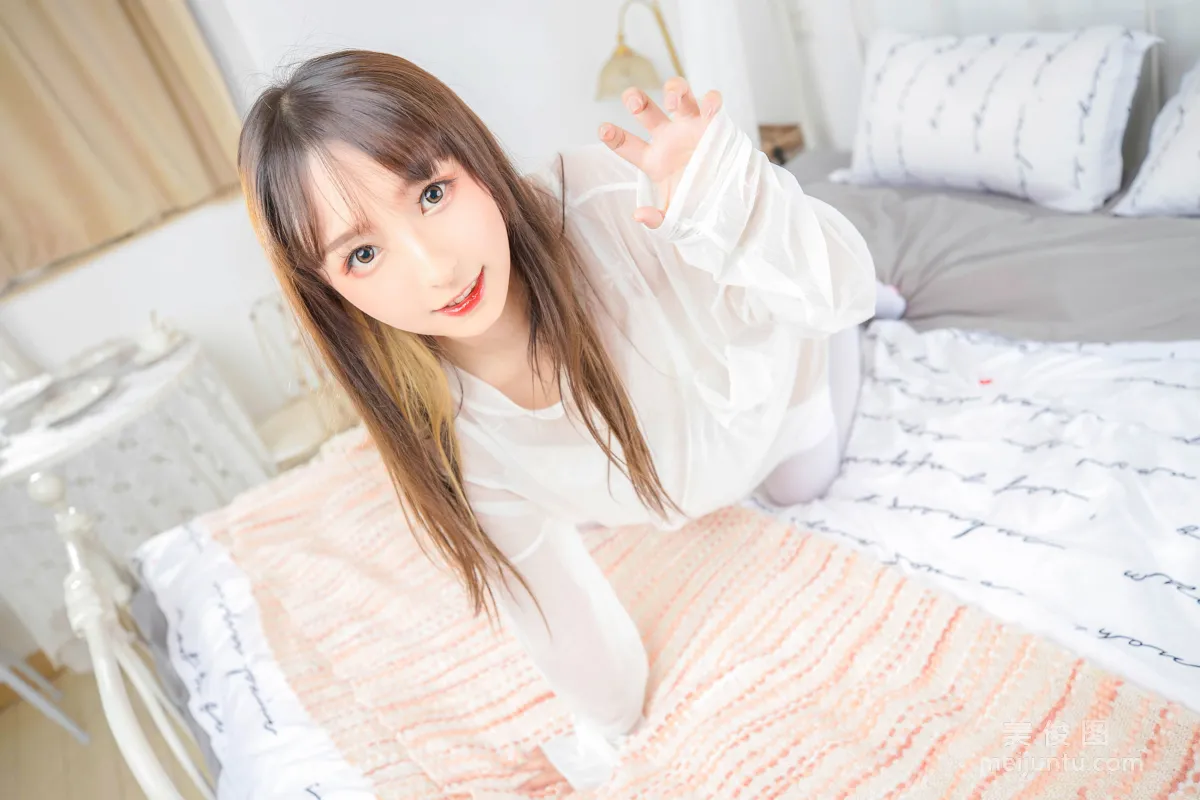 [Cosplay] Shenle Banzhen Dong "Okaeri" White Silk Cat Paws Photo Set photo 26
