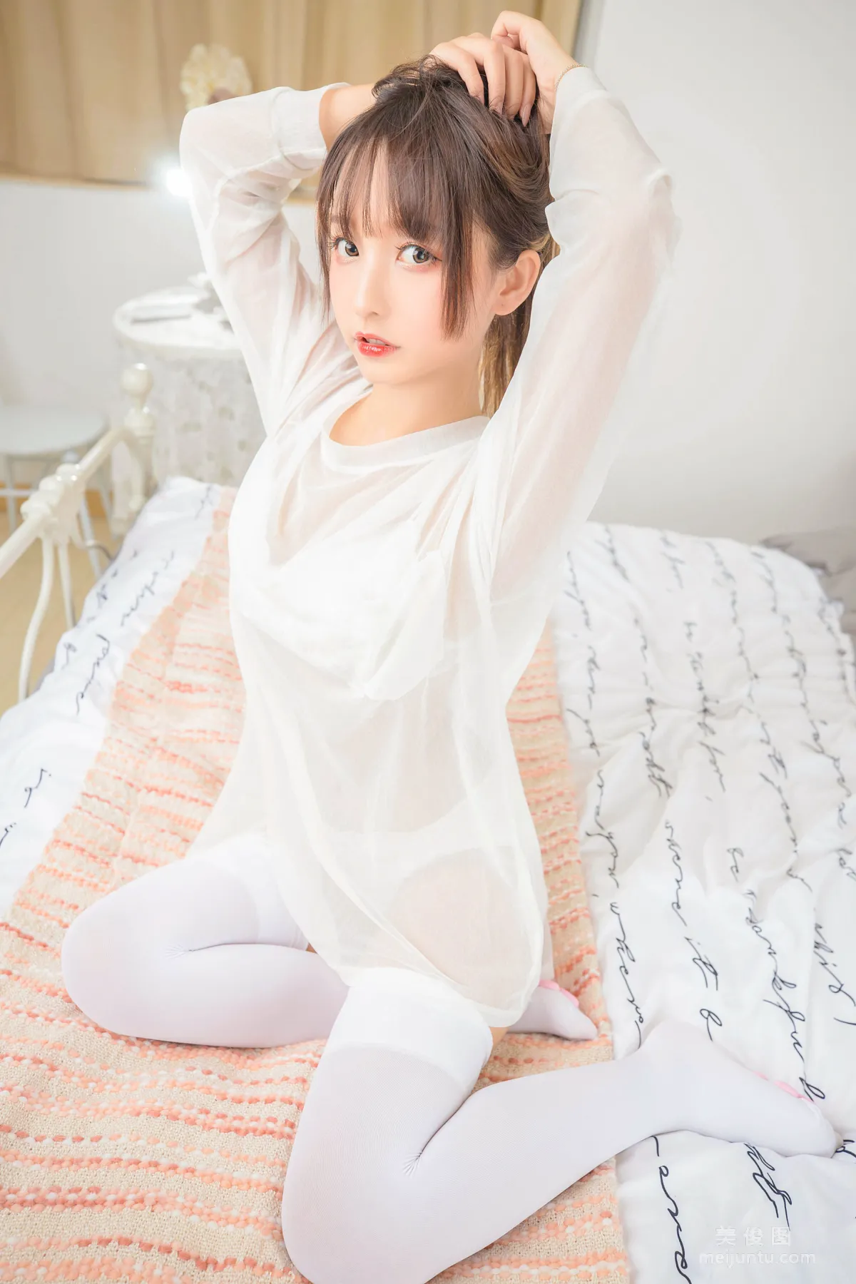 [Cosplay] Shenle Banzhen Dong "Okaeri" White Silk Cat Paws Photo Set photo 29