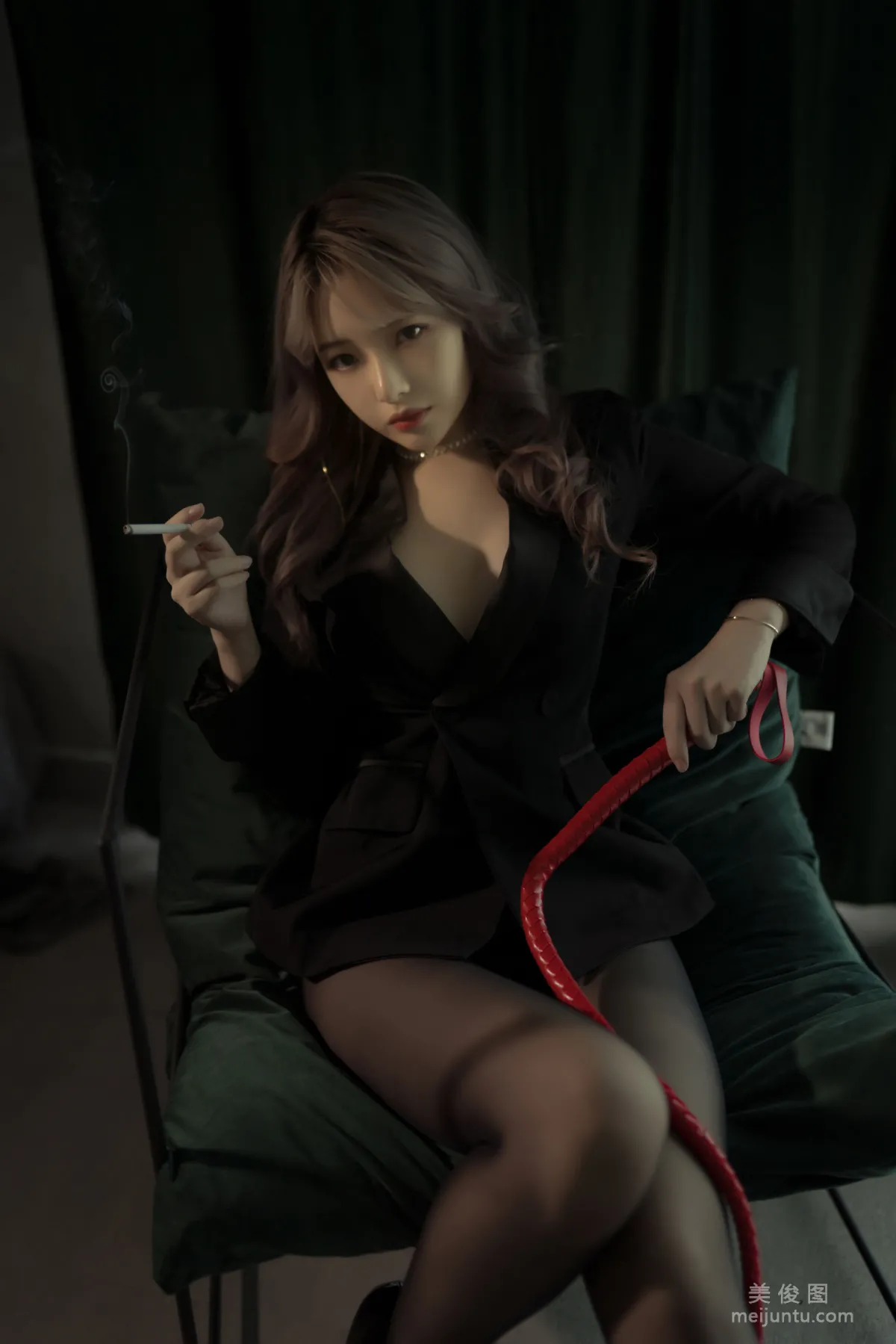 [Cosplay] Anime Blogger Wenmei - Black Stockings Suit photo 4