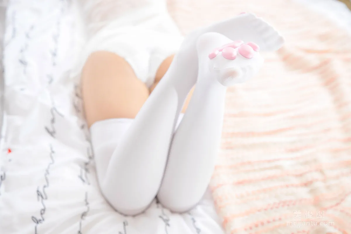 [Cosplay] Shenle Banzhen Dong "Okaeri" White Silk Cat Paws Photo Set photo 39