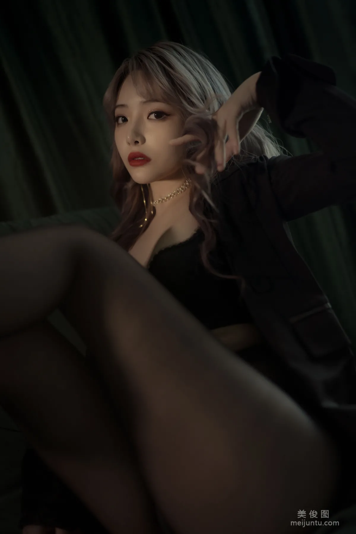 [Cosplay] Anime Blogger Wenmei - Black Stockings Suit photo 18