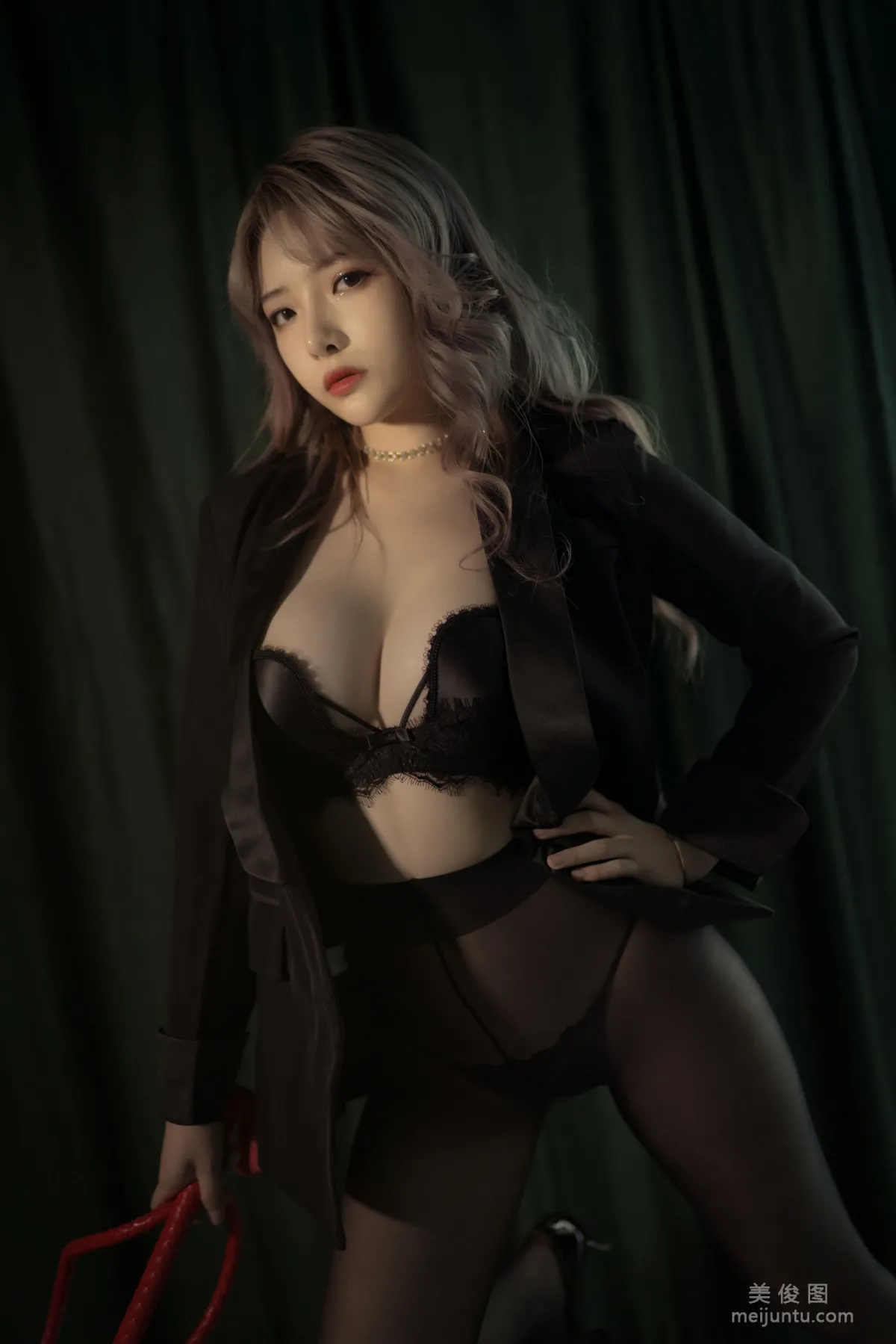 [Cosplay] Anime Blogger Wenmei - Black Stockings Suit photo 10