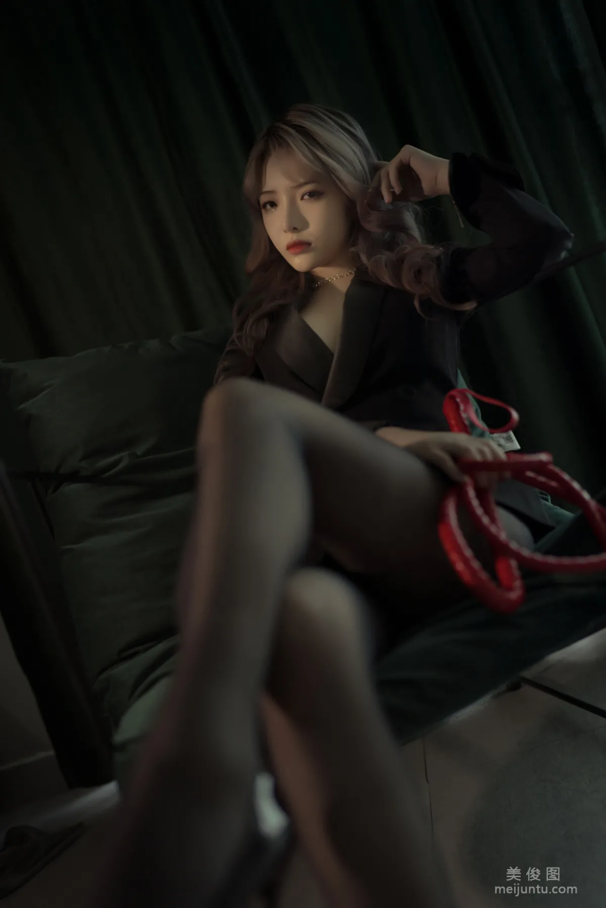 [Cosplay] Anime Blogger Wenmei - Black Stockings Suit photo 3