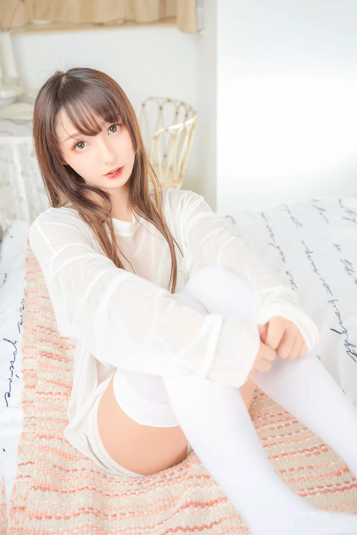 [Cosplay] Shenle Banzhen Dong "Okaeri" White Silk Cat Paws Photo Set photo 12