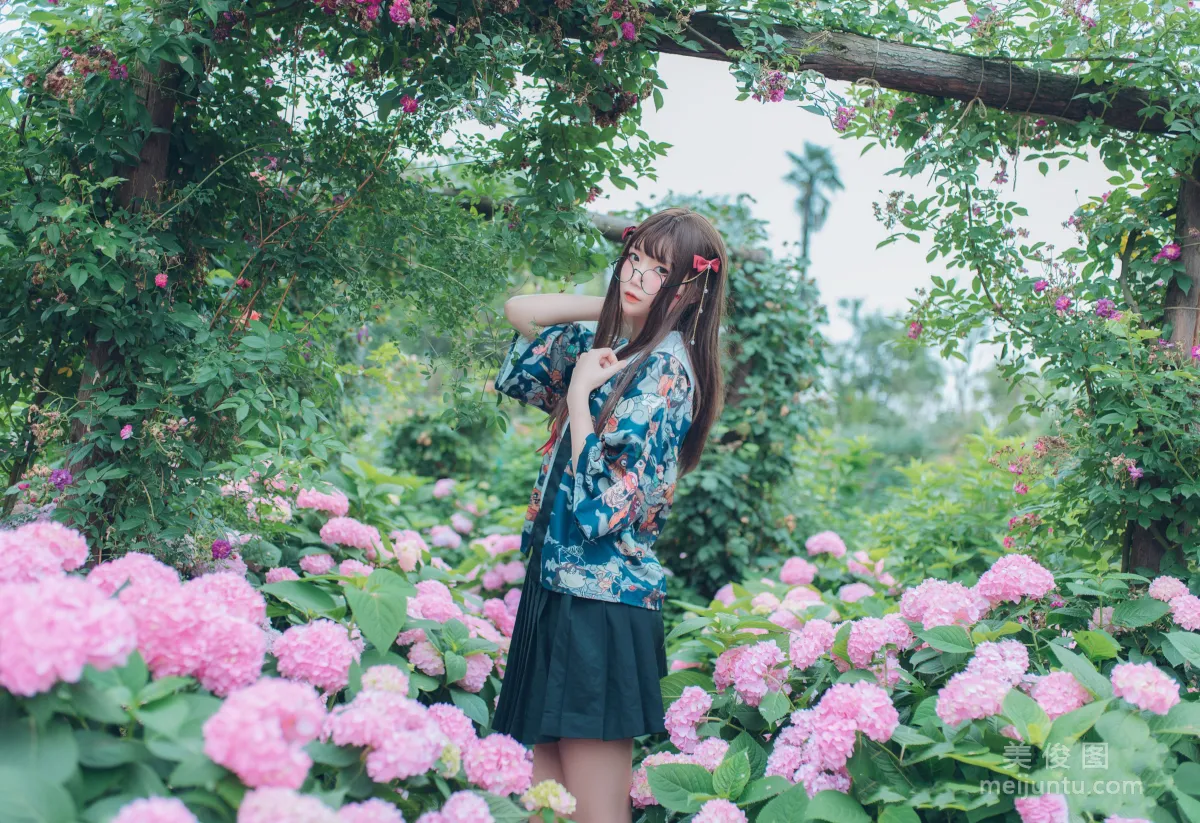Wugeng Baigui: Web Idols photo 4