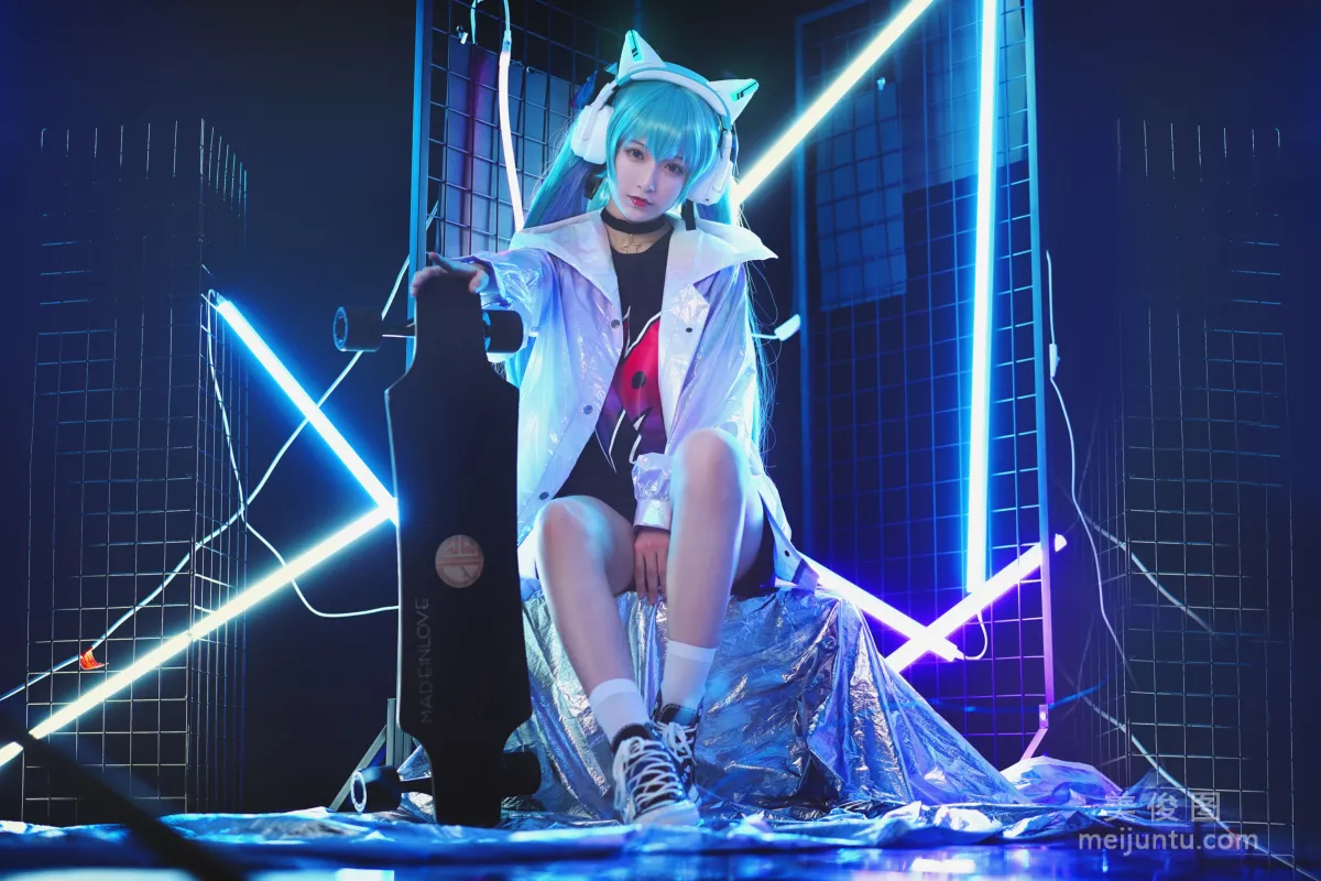 [Cosplay] Anime Blogger Tieban Shaogui Wu w - Youwu Headphones miku Photo Set photo 3