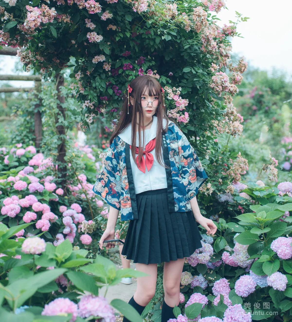 Wugeng Baigui: Web Idols photo 5