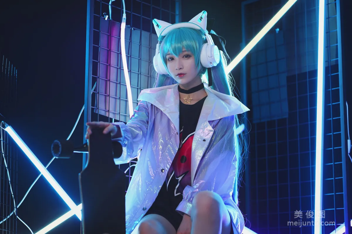 [Cosplay] Anime Blogger Tieban Shaogui Wu w - Youwu Headphones miku Photo Set photo 4