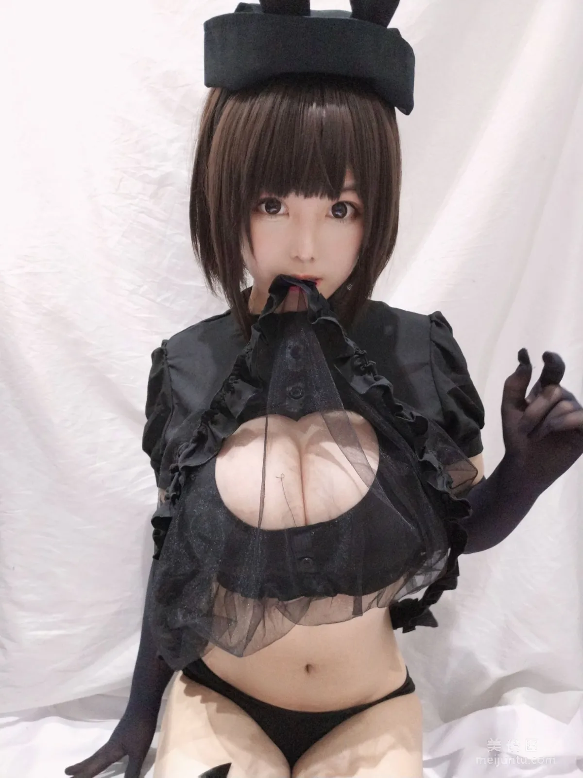 [Cosplay] Mizhi Maoqiu, Bunny Nurse Photo Set photo 23