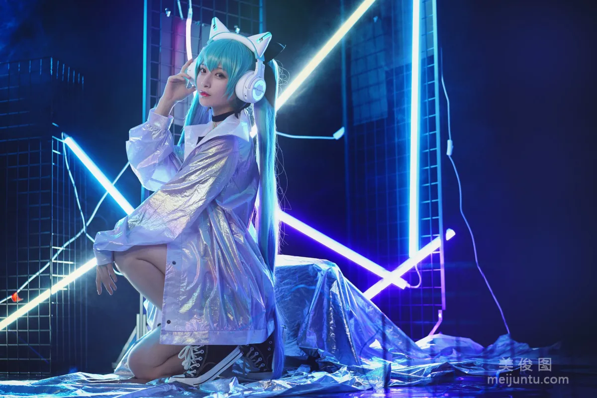 [Cosplay] Anime Blogger Tieban Shaogui Wu w - Youwu Headphones miku Photo Set photo 6