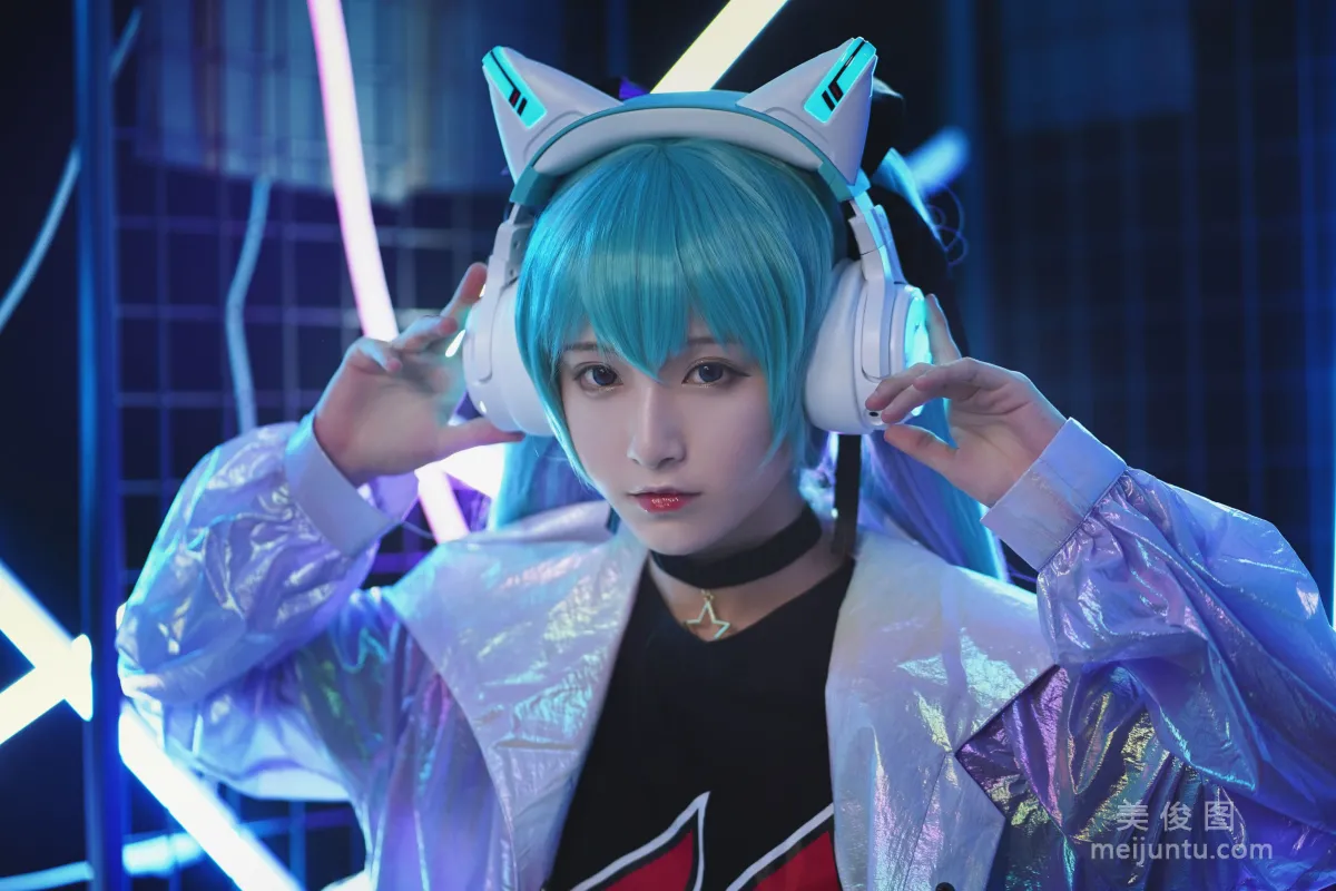 [Cosplay] Anime Blogger Tieban Shaogui Wu w - Youwu Headphones miku Photo Set photo 11