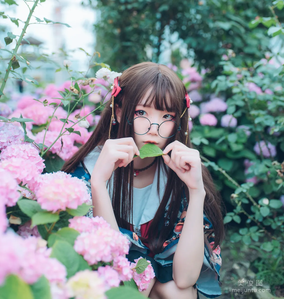 Wugeng Baigui: Web Idols photo 6