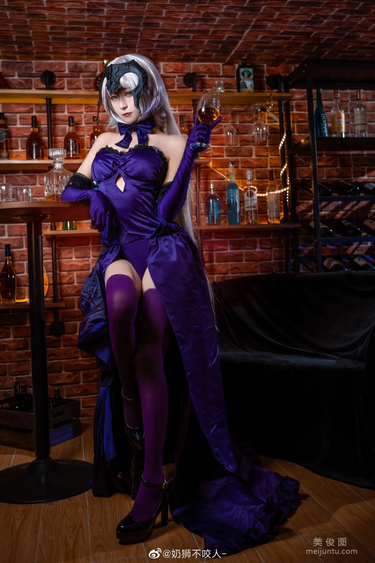 [Cosplay] 奶狮不咬人 - 黑贞德 写真集5