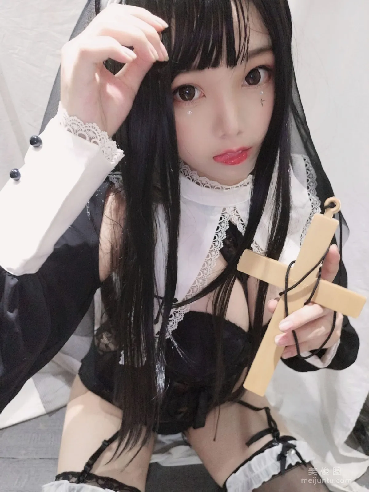 [Cosplay] Cute Girl Mizhi Maoqiu - Nun Photo Set photo 17