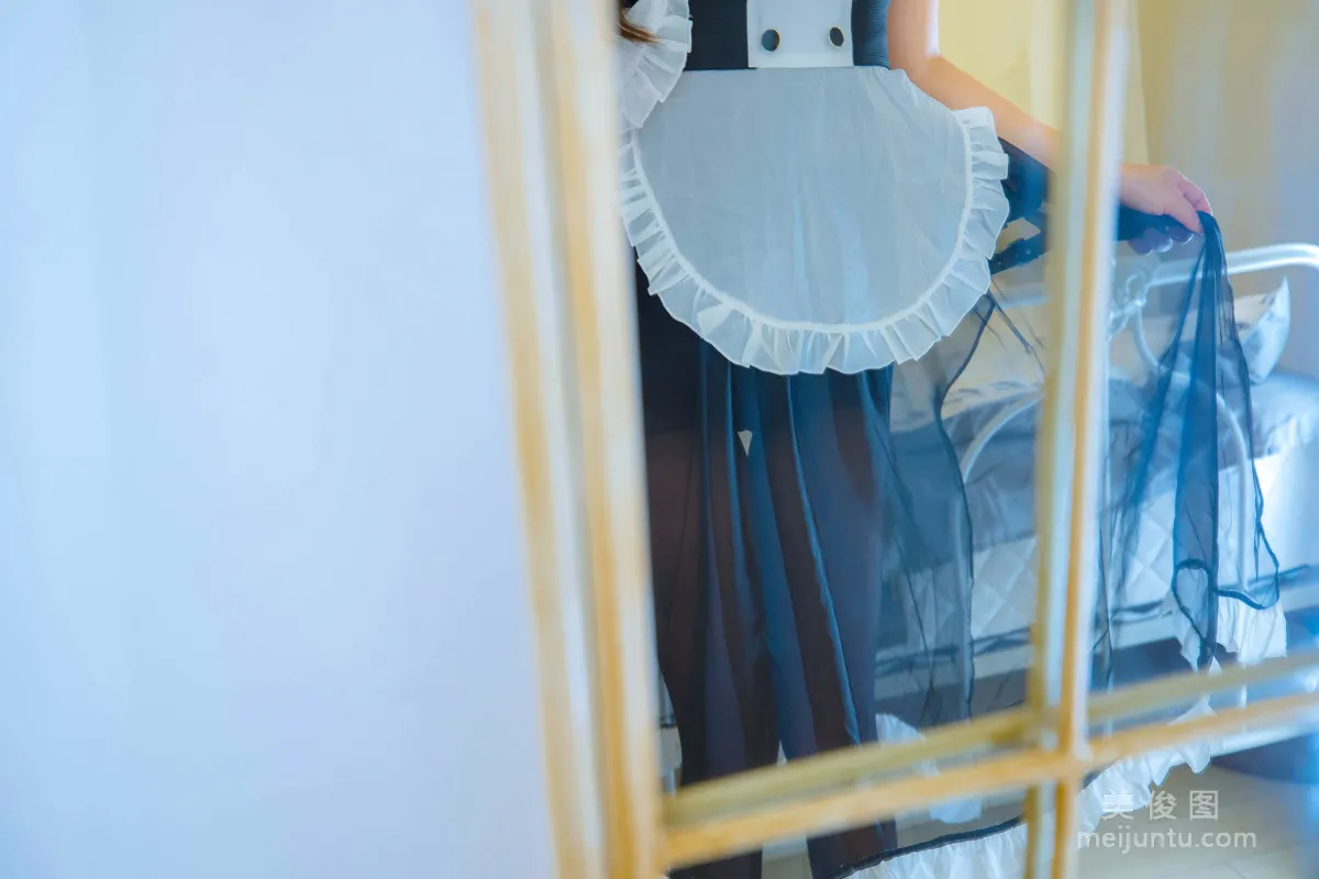 [Cosplay] Shenle Banzhen Dong Welcome Home - Black Stockings Beautiful Legs Maid Photo Set photo 46