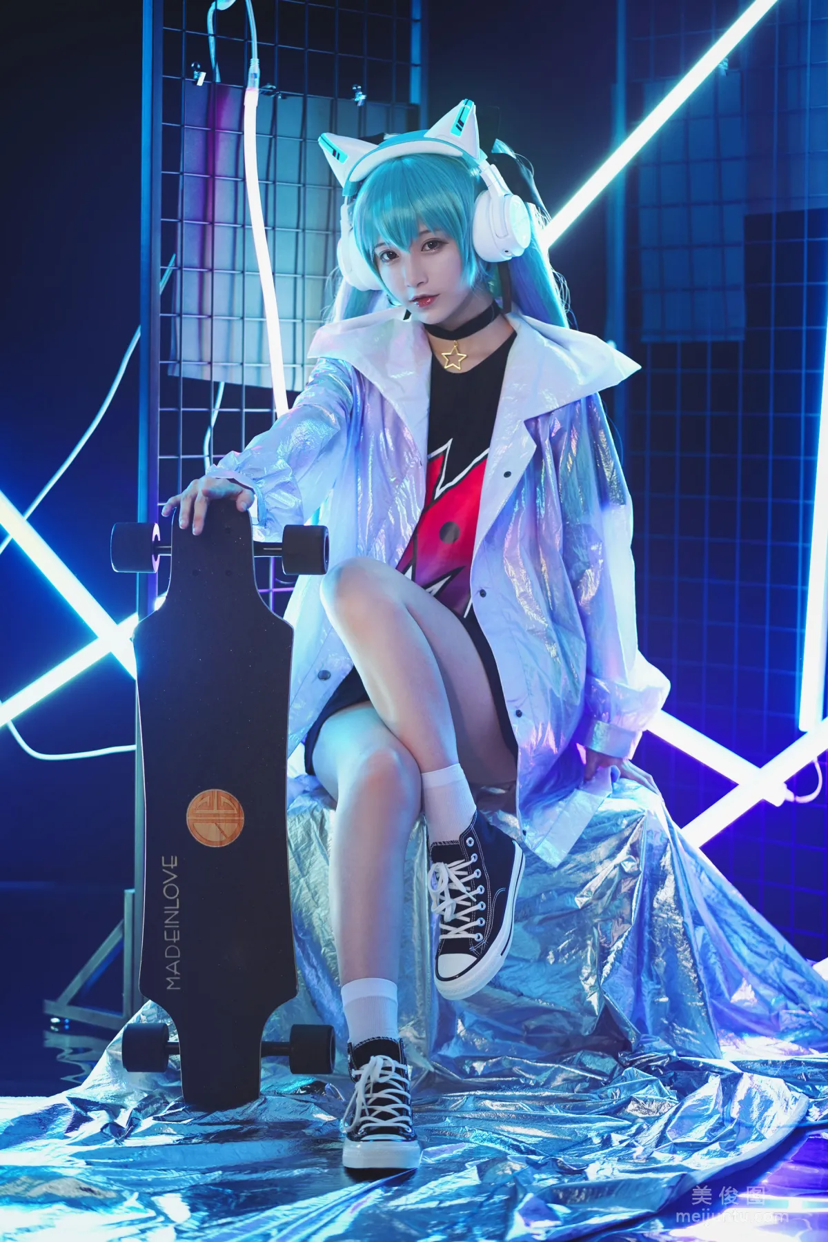 [Cosplay] Anime Blogger Tieban Shaogui Wu w - Youwu Headphones miku Photo Set photo 2