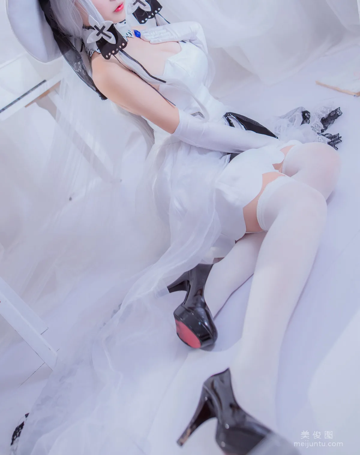 Erzuo Nisa: Web Idols photo 2