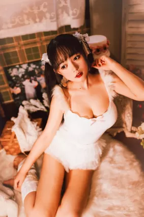 [Cosplay] 大眼萌妹黑貓貓OvO - 白色雙馬尾