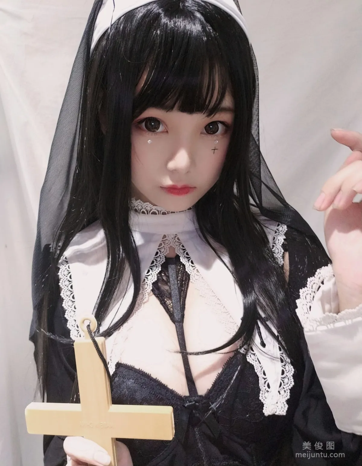 [Cosplay] Cute Girl Mizhi Maoqiu - Nun Photo Set photo 1