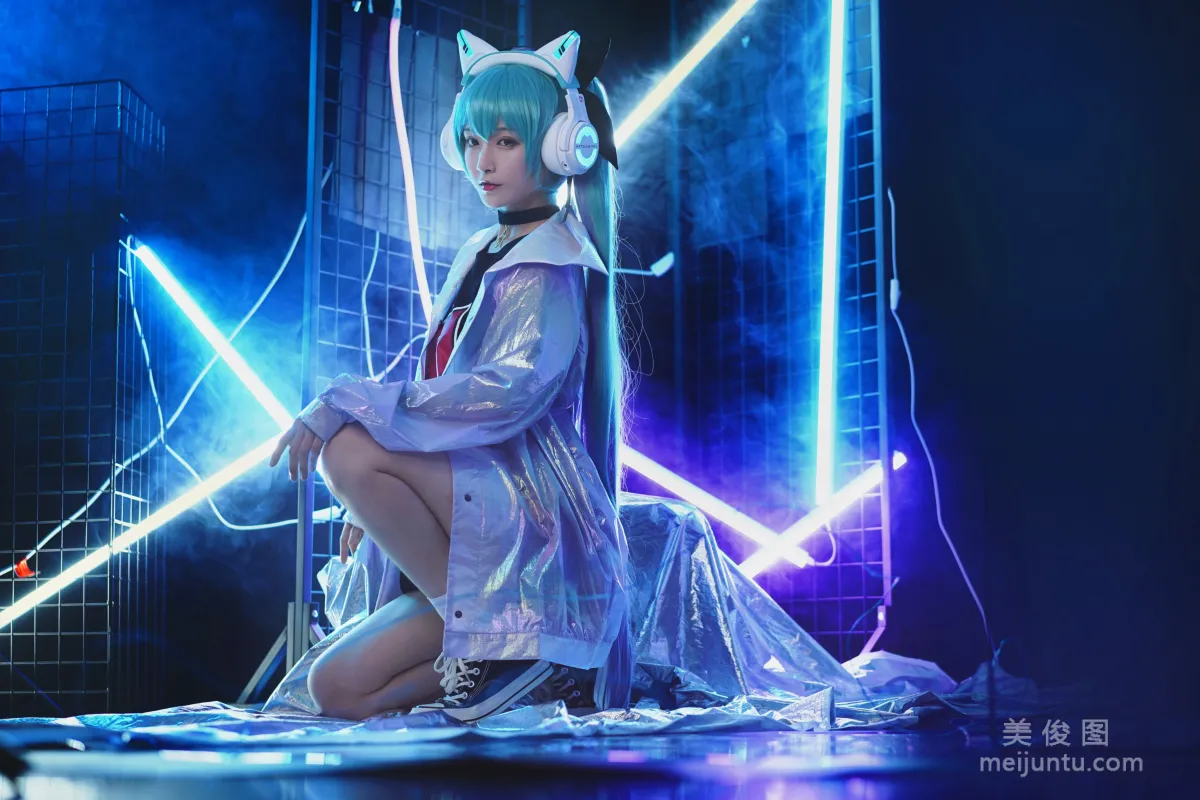 [Cosplay] Anime Blogger Tieban Shaogui Wu w - Youwu Headphones miku Photo Set photo 5