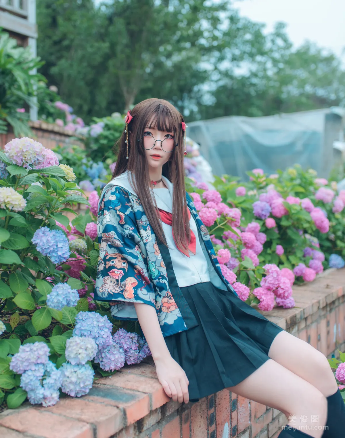 Wugeng Baigui: Web Idols photo 2