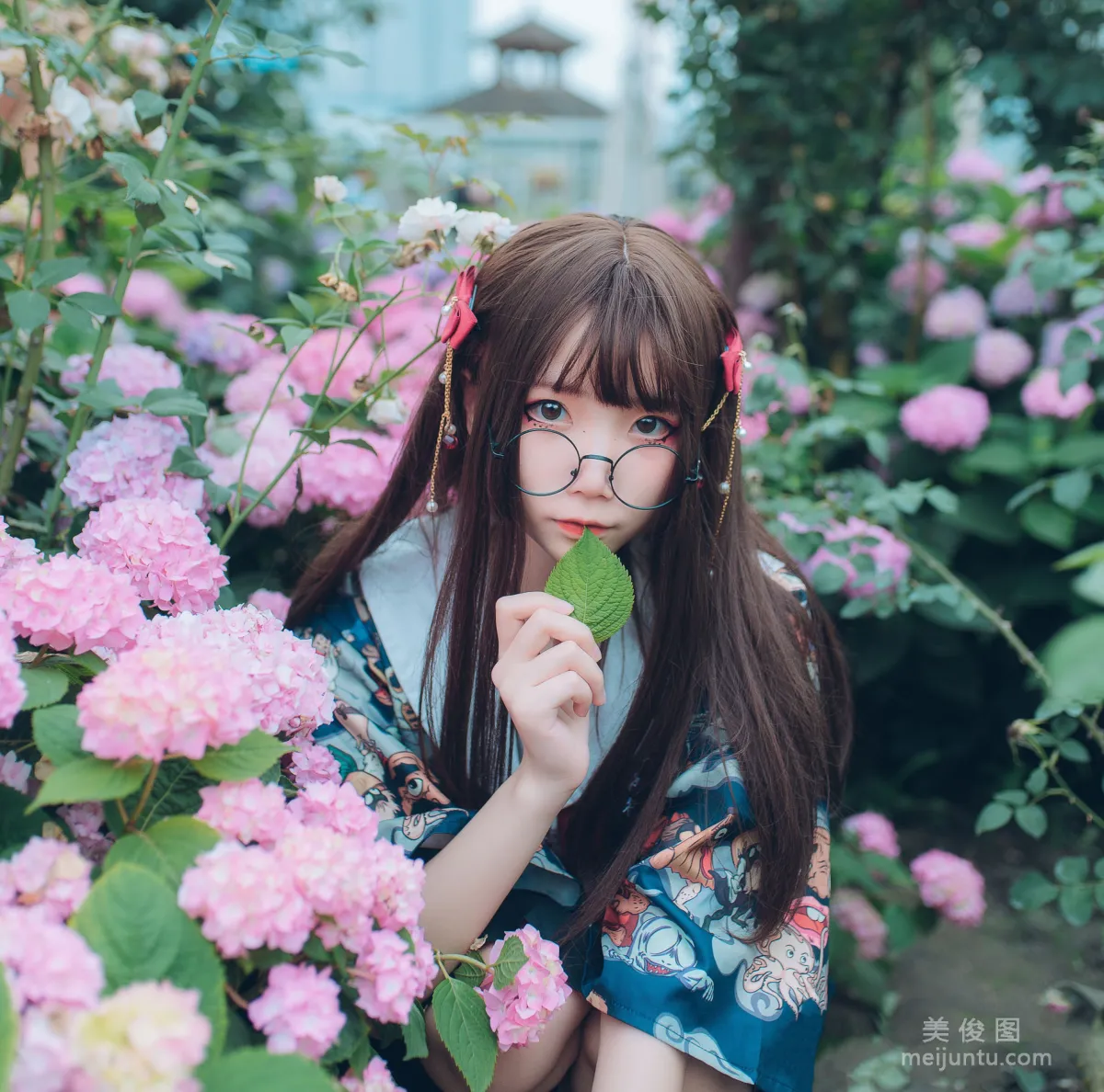 Wugeng Baigui: Web Idols photo 3