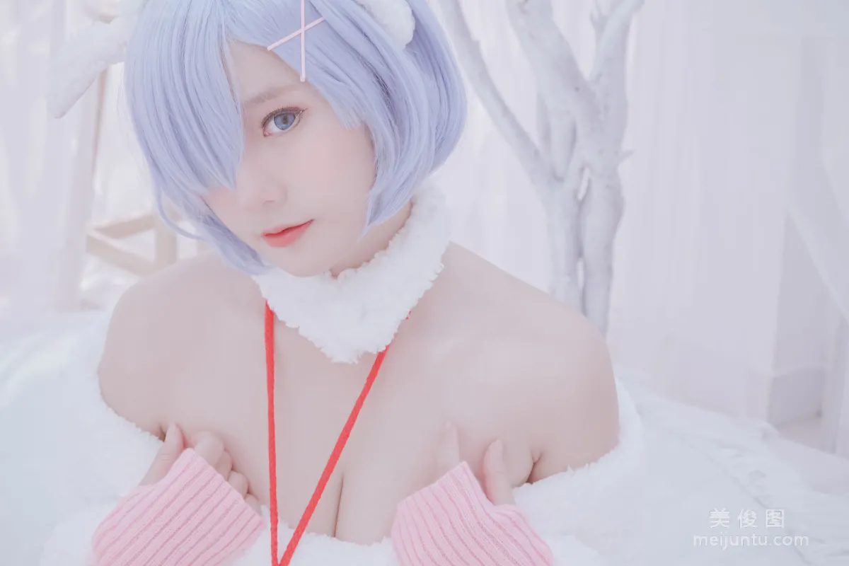 Messie Huang, Rem the sheep, Photo Set photo 10