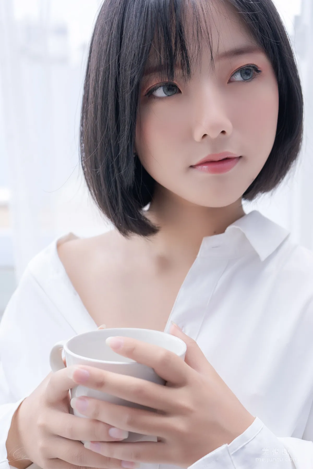 Messie Huang 《Boyfriend's shirt 》 寫真集 6