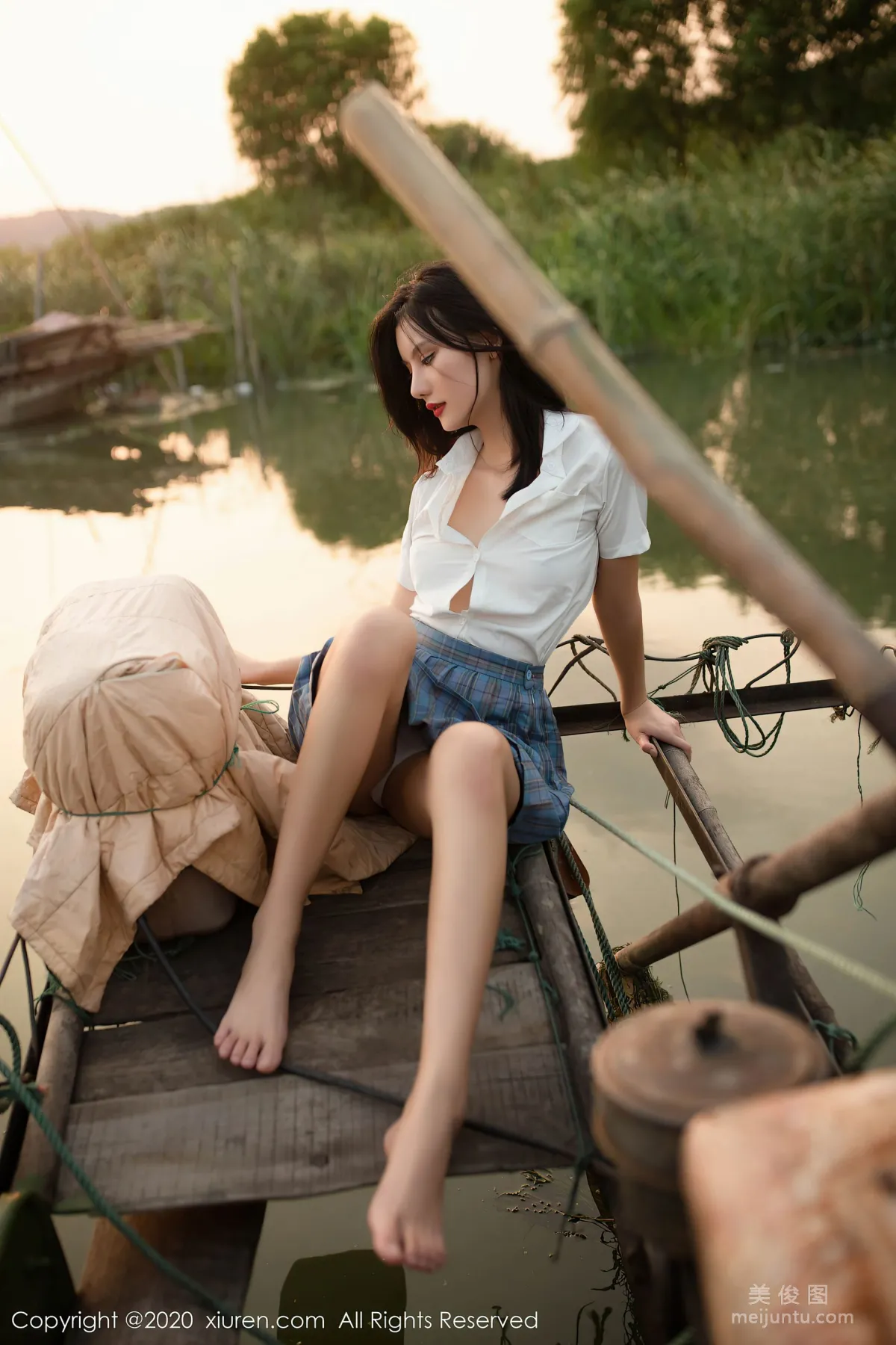 [XiuRen] No.2558 Sexy Model @Jiushi Azhu A Fishing Village Theme Photo Shoot photo 34