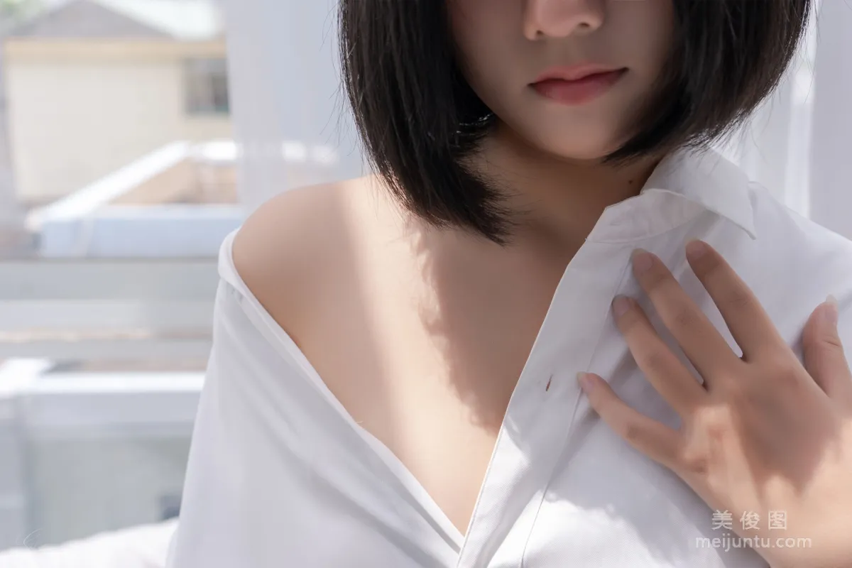 Messie Huang 《Boyfriend's shirt 》 寫真集 8