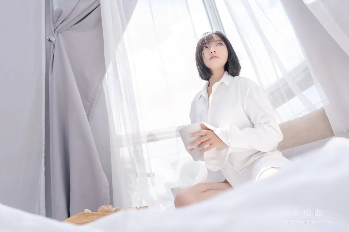 Messie Huang 《Boyfriend's shirt 》 寫真集 12