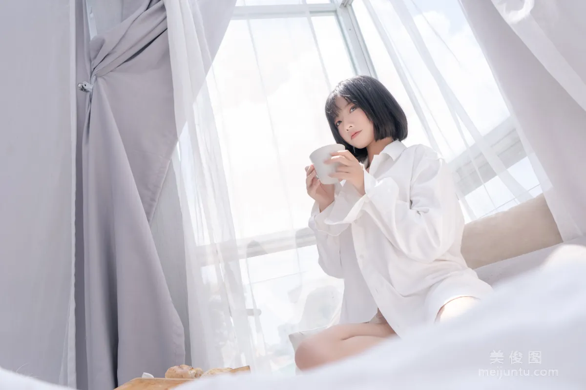 Messie Huang 《Boyfriend's shirt 》 寫真集 20