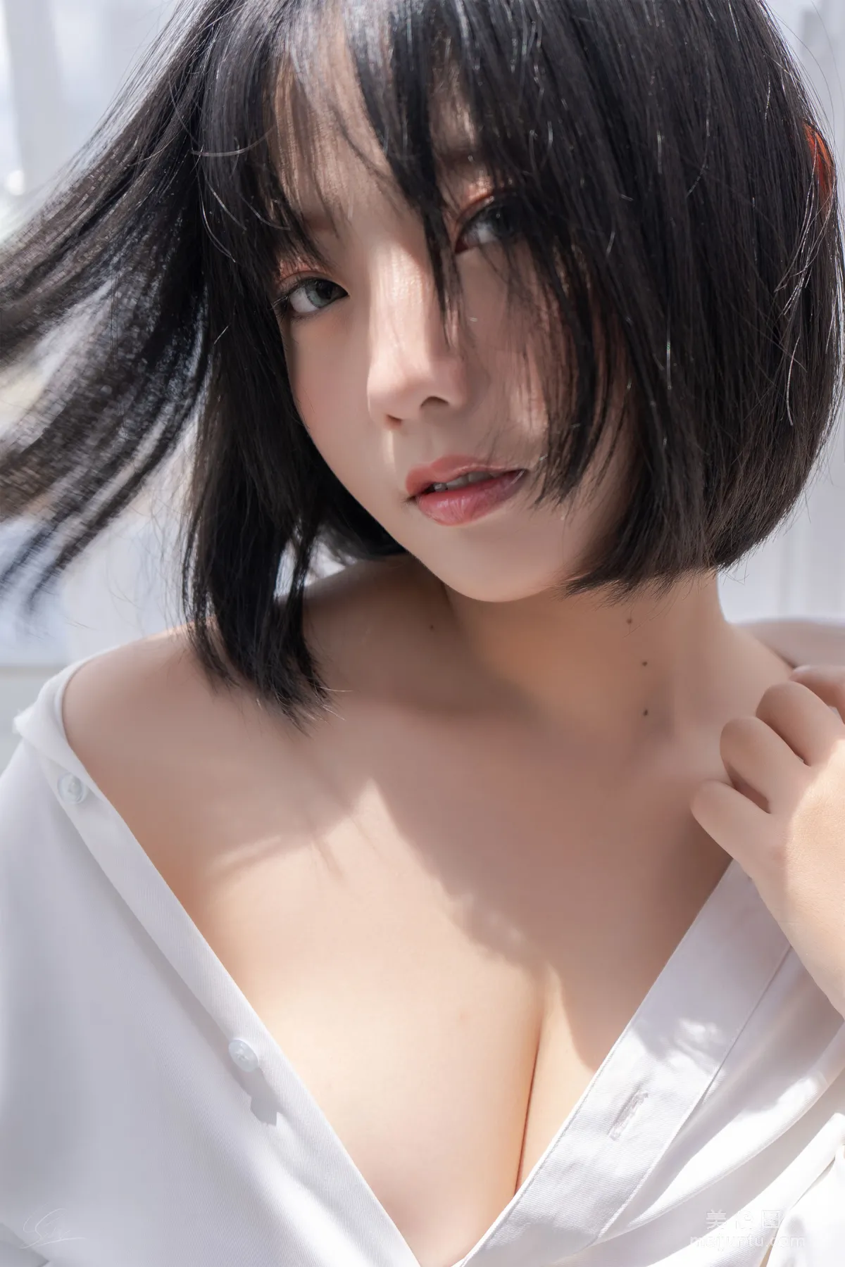Messie Huang 《Boyfriend's shirt 》 寫真集 10
