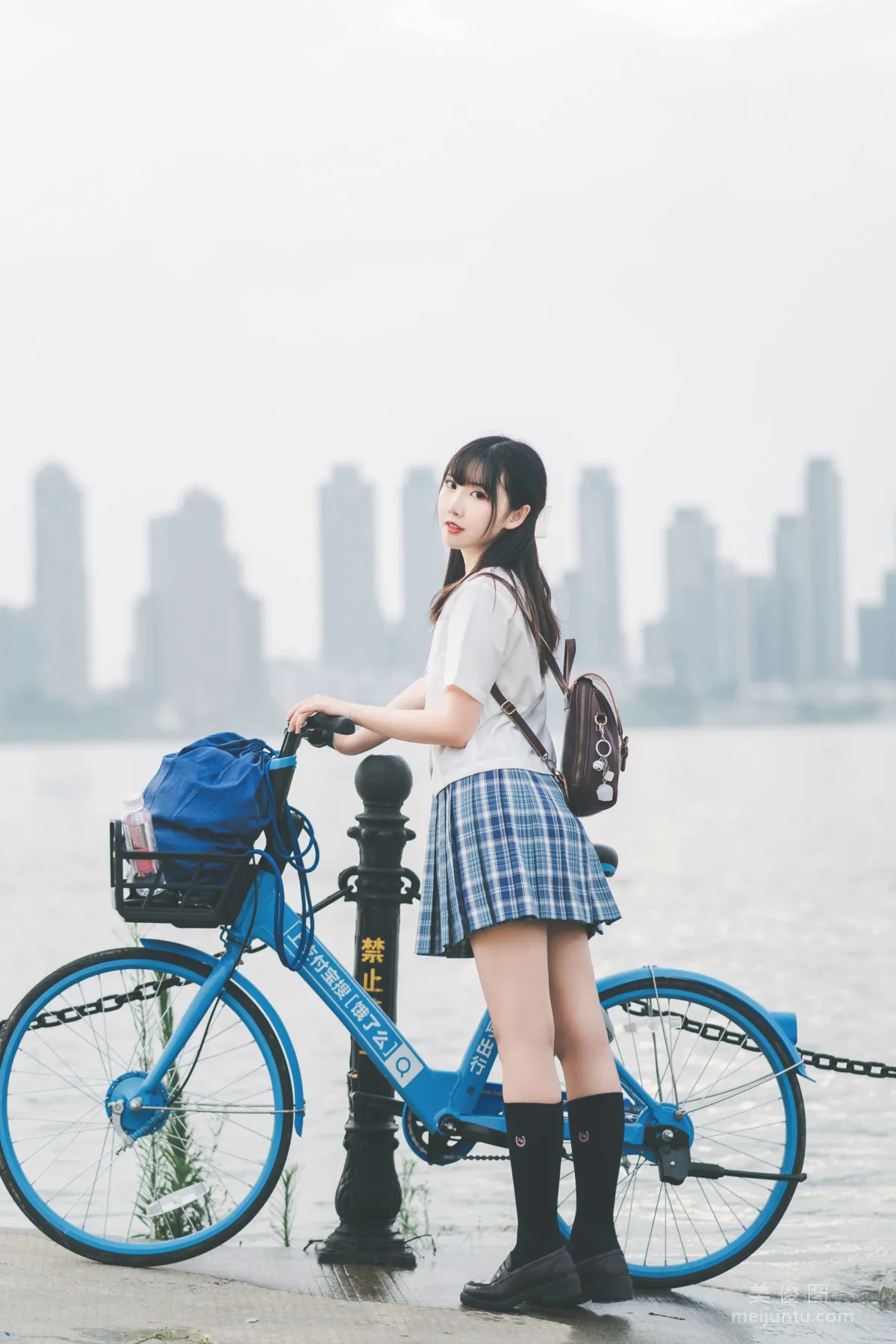 [網紅COSER] 面餅仙兒 - 沙雕JK 17