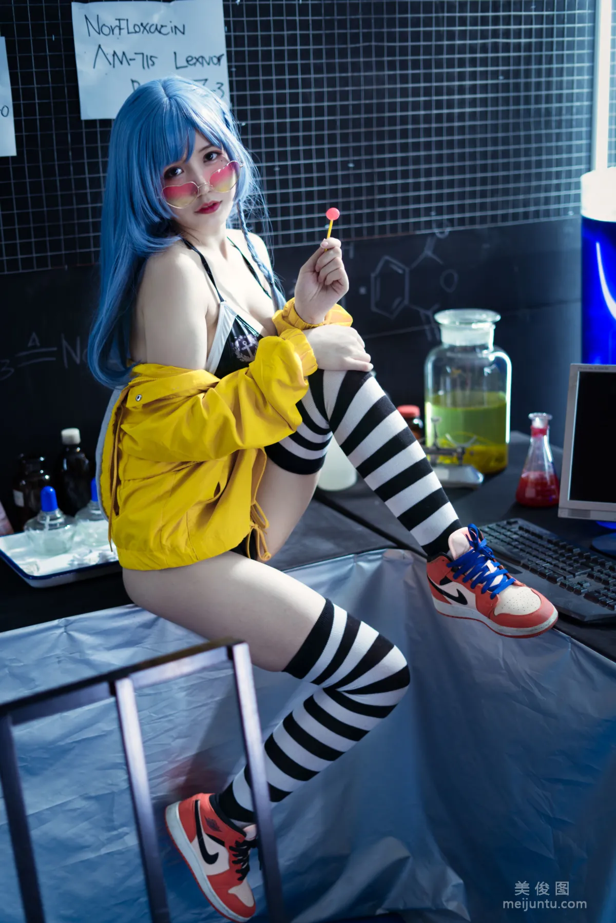 [Web Idols] Anime Blogger Xiaocang Qiandai w - Captain Photo Set photo 9