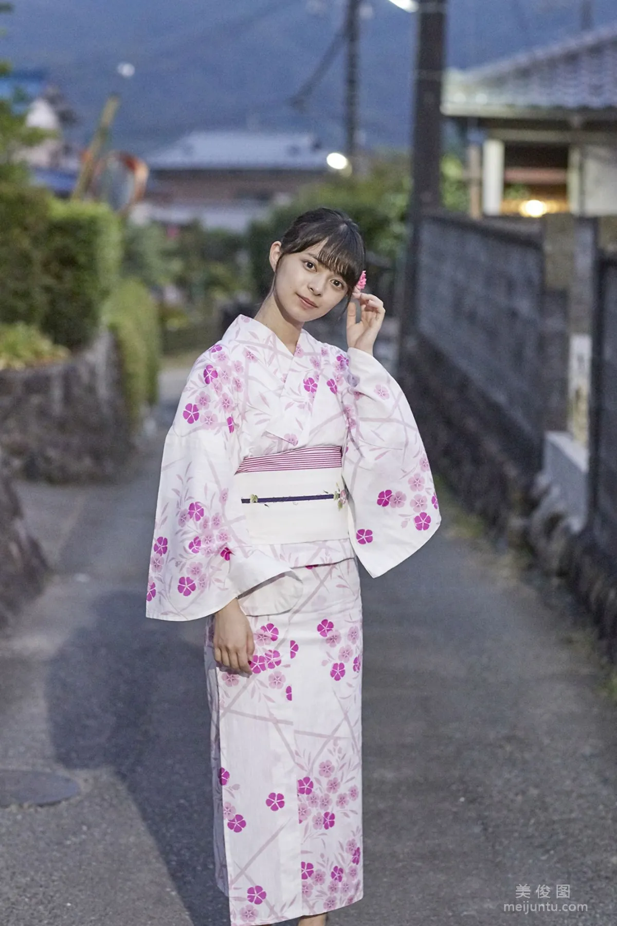 [Hello! Project Digital Books] No.197 上國料萌衣 Moe Kamikokuryo 100