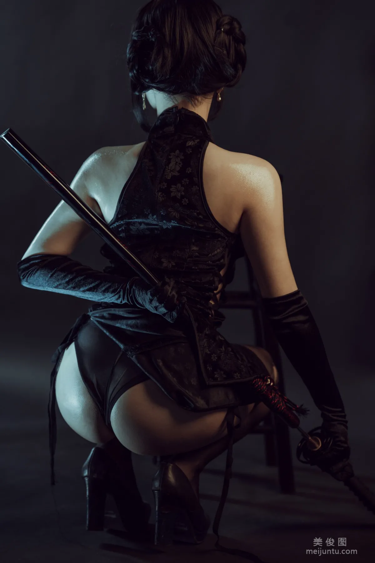 [Web Idols COSER] Qiyue Miaozi - Black Qipao Photo Set photo 6